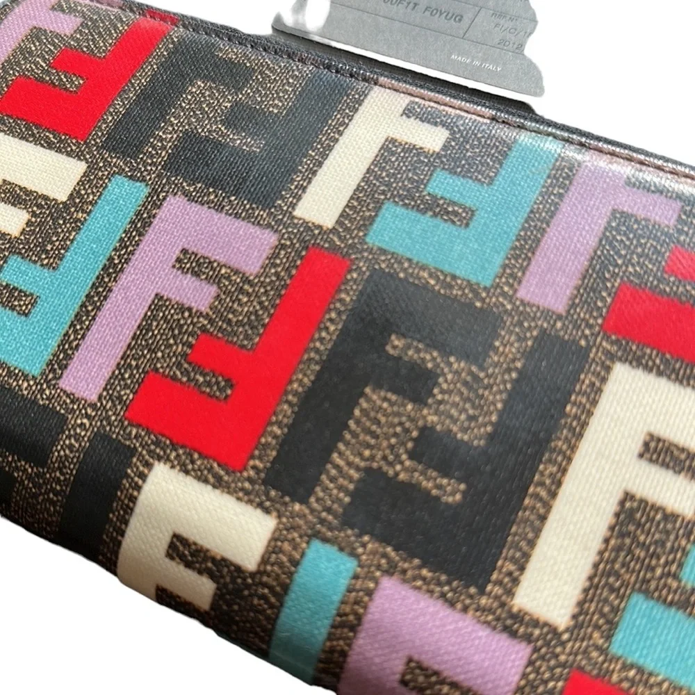 NWOB Fendi canvas coated wallet - Picture 5 of 8